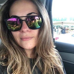 Meet your Posher, Jillian